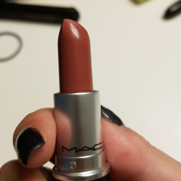 Lipstick - Picture 3 of 5